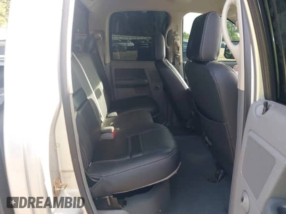 2006 Dodge 2500 SLT z VIN 3D7KS28C56G230754, wystawiony jako IAAI lot #42592648 z przebiegiem 249 239 mil mil oraz . Historia ofert i sprzedaży dostępna na DreamBid. Obrazek 8.