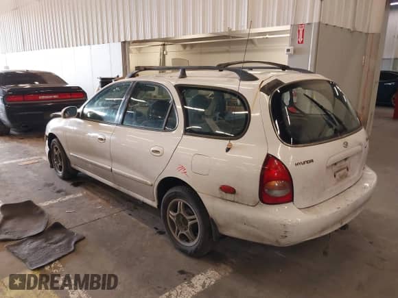 2000 Hyundai Elantra с VIN KMHJW35F1YU169770, выставлен на аукционе IAAI как лот 39310665 с пробегом 229 957 миль миль и . История ставок и продаж доступна на DreamBid. Изображение 3.