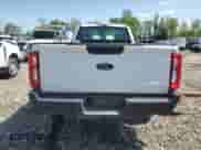 2023 Ford F-250 XL z VIN 1FTBF2BA4PED80868, wystawiony jako Copart lot #52189635 z przebiegiem Nie podano mil oraz Szkoda całkowita • Salvage title. Historia ofert i sprzedaży dostępna na DreamBid. Obrazek 6.