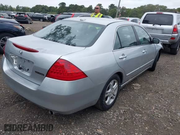 2007 Honda Accord EX-L с VIN 1HGCM56897A116024, выставлен на аукционе IAAI как лот 43245582 с пробегом 145 574 миль миль и . История ставок и продаж доступна на DreamBid. Изображение 4.