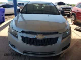 2014 Chevrolet Cruze LS z VIN 1G1PA5SH4E7437132, wystawiony jako Copart lot #89876875 z przebiegiem 144 324 mil mil oraz Szkoda całkowita • Salvage title. Historia ofert i sprzedaży dostępna na DreamBid. Obrazek 5.
