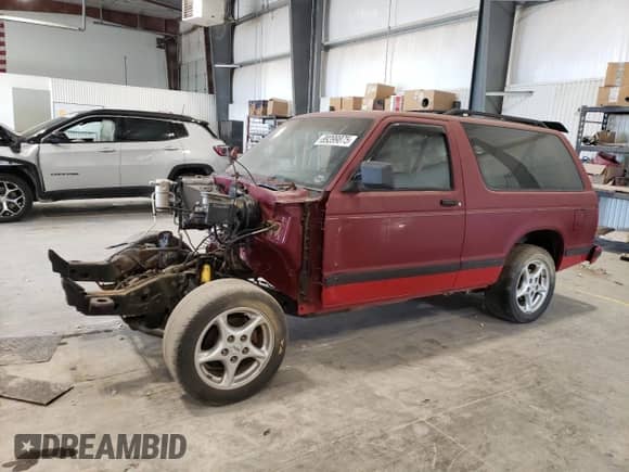1990 Chevrolet Blazer with VIN 1GNCT18Z3L0102885, listed as a Copart auction lot 89399875 with 176,063 mi miles and Salvage title. Bid and sale history available at DreamBid. Image 1.