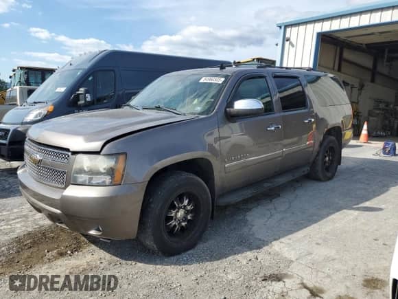 2011 Chevrolet Suburban LTZ z VIN 1GNSKKE32BR172165, wystawiony jako Copart lot #84960505 z przebiegiem 177 840 mil mil oraz Szkoda całkowita • Salvage title. Historia ofert i sprzedaży dostępna na DreamBid. Obrazek 1.