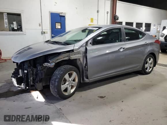 2013 Hyundai Elantra GLS z VIN KMHDH4AE5DU936699, wystawiony jako Copart lot #82490225 z przebiegiem 98 331 mil mil oraz Szkoda całkowita • Salvage title. Historia ofert i sprzedaży dostępna na DreamBid. Obrazek 1.