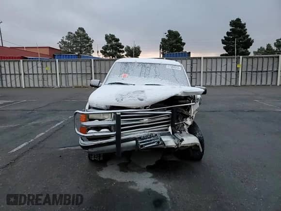 1998 Chevrolet Silverado 3500 с VIN 1GCGC33R6WF062753, выставлен на аукционе Copart как лот 67075235 с пробегом 239 037 миль миль и Списание • Salvage title. История ставок и продаж доступна на DreamBid. Изображение 11.