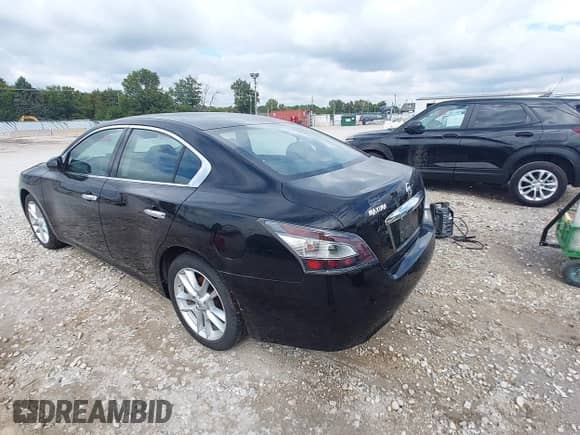 2014 Nissan Maxima SV z VIN 1N4AA5AP5EC437546, wystawiony jako IAAI lot #43316168 z przebiegiem 134 240 mil mil oraz . Historia ofert i sprzedaży dostępna na DreamBid. Obrazek 3.