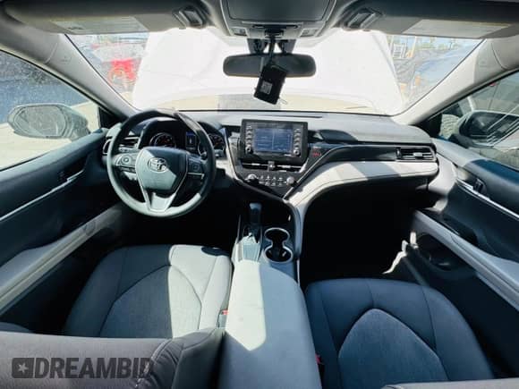 2021 Toyota Camry LE z VIN 4T1C11AK7MU595701, wystawiony jako Copart lot #65841075 z przebiegiem 30 616 mil mil oraz Czysty tytuł • Clean title. Historia ofert i sprzedaży dostępna na DreamBid. Obrazek 9.