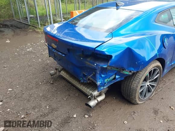 2018 Chevrolet Camaro 1LS z VIN 1G1FA1RX6J0133403, wystawiony jako IAAI lot #42991863 z przebiegiem 63 565 mil mil oraz . Historia ofert i sprzedaży dostępna na DreamBid. Obrazek 6.