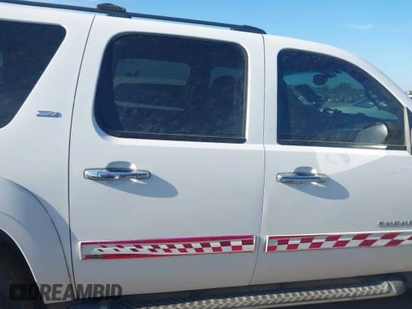 2010 Chevrolet Suburban LT z VIN 1GNUCJE04AR145330, wystawiony jako IAAI lot #42579675 z przebiegiem 185 242 mil mil oraz . Historia ofert i sprzedaży dostępna na DreamBid. Obrazek 13.