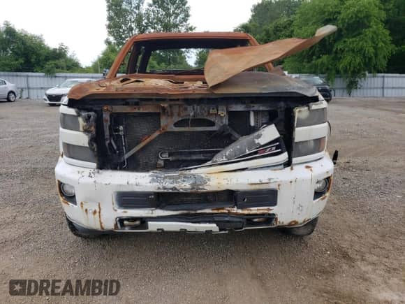 2015 Chevrolet Silverado 2500HD LTZ с VIN 1GC1KWE84FF619786, выставлен на аукционе Copart как лот 61729615 с пробегом Не указан миль и На запчасти • Non repairable. История ставок и продаж доступна на DreamBid. Изображение 5.
