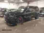 2017 Jeep Grand Cherokee SRT z VIN 1C4RJFDJ9HC739324, wystawiony jako IAAI lot #40898998 z przebiegiem 92 547 mil mil oraz . Historia ofert i sprzedaży dostępna na DreamBid. Obrazek 17.