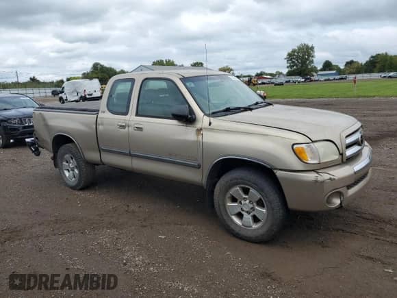2004 Toyota Tundra SR5 z VIN 5TBBT44164S453920, wystawiony jako Copart lot #71563485 z przebiegiem 279 681 mil mil oraz Czysty tytuł • Clean title. Historia ofert i sprzedaży dostępna na DreamBid. Obrazek 4.