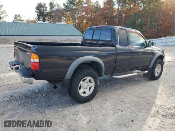 2001 Toyota Tacoma with VIN 5TEWN72N81Z873896, listed as a Copart auction lot 82741565 with 186,530 mi miles and Clean title. Bid and sale history available at DreamBid. Image 3.