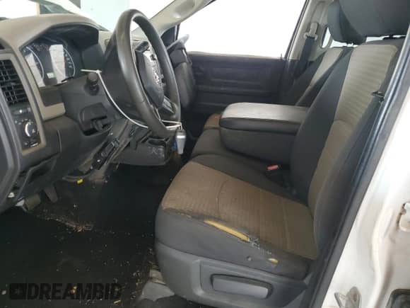 2012 Ram 1500 Express z VIN 1C6RD7FTXCS134228, wystawiony jako Copart lot #67399775 z przebiegiem 98 752 mil mil oraz Szkoda całkowita • Salvage title. Historia ofert i sprzedaży dostępna na DreamBid. Obrazek 7.