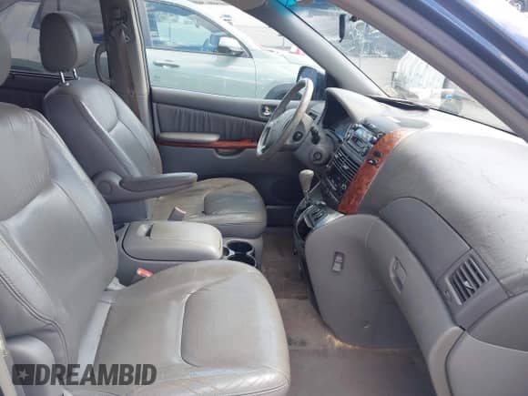 2004 Toyota Sienna XLE z VIN 5TDZA22C44S182635, wystawiony jako IAAI lot #43105504 z przebiegiem 144 173 mil mil oraz . Historia ofert i sprzedaży dostępna na DreamBid. Obrazek 5.