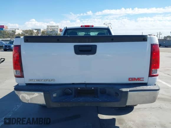 2007 GMC Sierra 1500 Work Truck with VIN 1GTEC14X87Z599018, listed as a IAAI auction lot 43419520 with 154,065 mi miles and . Bid and sale history available at DreamBid. Image 16.