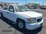 2005 GMC Sierra 1500 Work Truck z VIN 1GTEC14VX5Z164609, wystawiony jako IAAI lot #42687800 z przebiegiem 115 621 mil mil oraz . Historia ofert i sprzedaży dostępna na DreamBid. Obrazek 1.