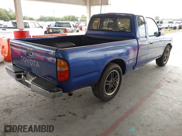 1995 Toyota Tacoma z VIN 4TAVN53F9SZ023310, wystawiony jako IAAI lot #43400554 z przebiegiem 311 607 mil mil oraz . Historia ofert i sprzedaży dostępna na DreamBid. Obrazek 4.