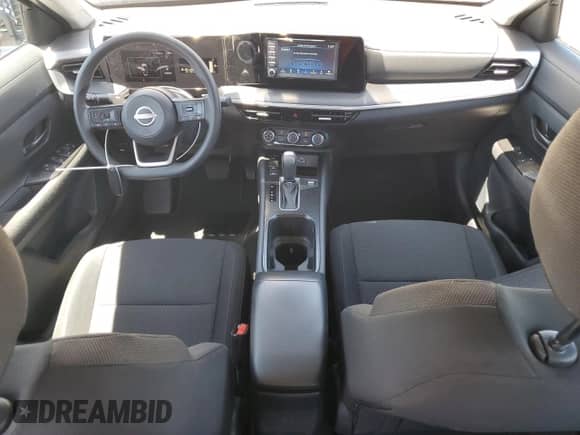 2025 Nissan Kicks S z VIN 3N8AP6BA8SL304342, wystawiony jako Copart lot #66352215 z przebiegiem 24 184 mil mil oraz Szkoda całkowita • Salvage title. Historia ofert i sprzedaży dostępna na DreamBid. Obrazek 8.