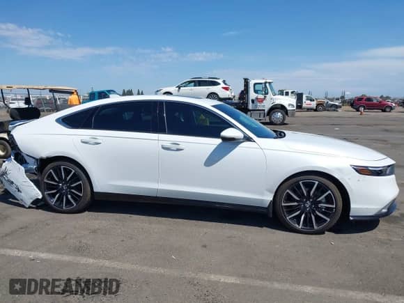2024 Honda Accord Touring z VIN 1HGCY2F83RA028432, wystawiony jako IAAI lot #42842490 z przebiegiem 4 723 mil mil oraz . Historia ofert i sprzedaży dostępna na DreamBid. Obrazek 13.