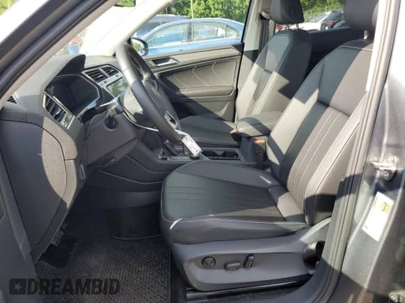 2024 Volkswagen Tiguan SE с VIN 3VVMB7AX9RM053081, выставлен на аукционе Copart как лот 64123895 с пробегом 5 717 миль миль и Списание • Salvage title. История ставок и продаж доступна на DreamBid. Изображение 7.