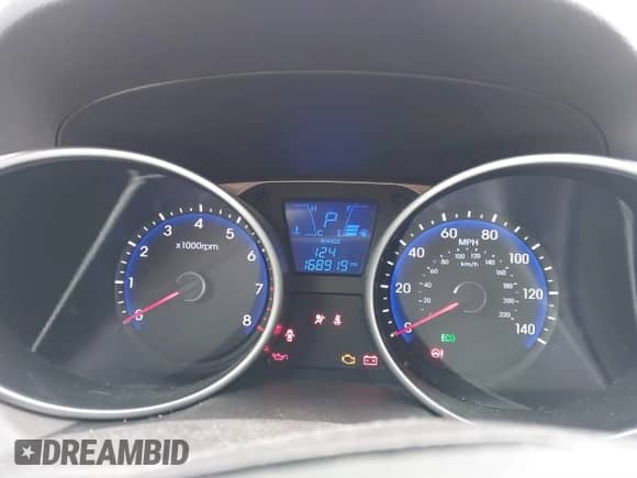 2014 Hyundai Tucson Walking Dead Edition с VIN KM8JUCAGXEU915410, выставлен на аукционе IAAI как лот 41537801 с пробегом 168 919 миль миль и . История ставок и продаж доступна на DreamBid. Изображение 7.