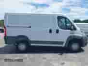2017 Ram ProMaster Cargo с VIN 3C6TRVNG3HE517759, выставлен на аукционе IAAI как лот 42828215 с пробегом 79 129 миль миль и . История ставок и продаж доступна на DreamBid. Изображение 13.