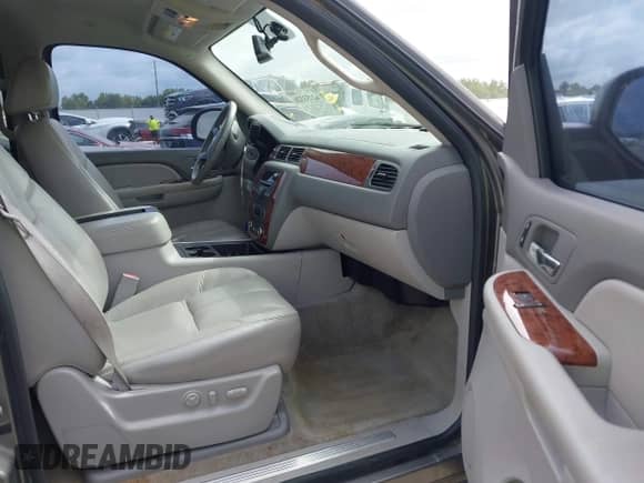 2007 Chevrolet Tahoe LT z VIN 1GNFK13057J113461, wystawiony jako IAAI lot #42753326 z przebiegiem 160 268 mil mil oraz . Historia ofert i sprzedaży dostępna na DreamBid. Obrazek 5.