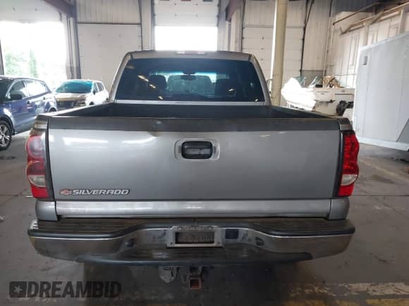 2006 Chevrolet Silverado 1500 LT3 z VIN 2GCEK13T661134570, wystawiony jako IAAI lot #43357401 z przebiegiem 238 723 mil mil oraz . Historia ofert i sprzedaży dostępna na DreamBid. Obrazek 17.