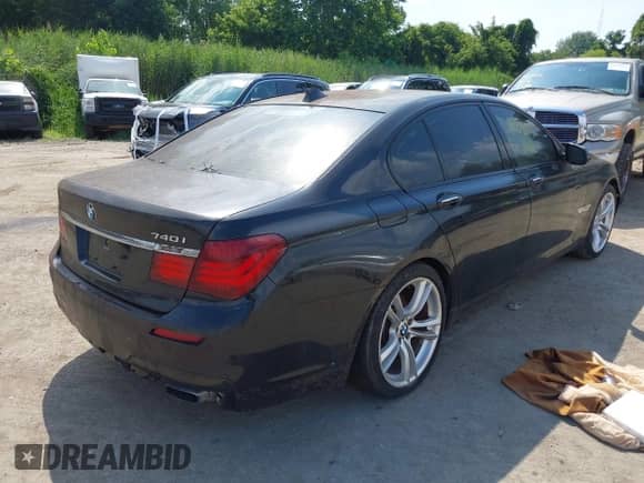 2013 BMW 7 Series 740i z VIN WBAYA6C50DD143312, wystawiony jako IAAI lot #42846115 z przebiegiem 164 978 mil mil oraz . Historia ofert i sprzedaży dostępna na DreamBid. Obrazek 4.