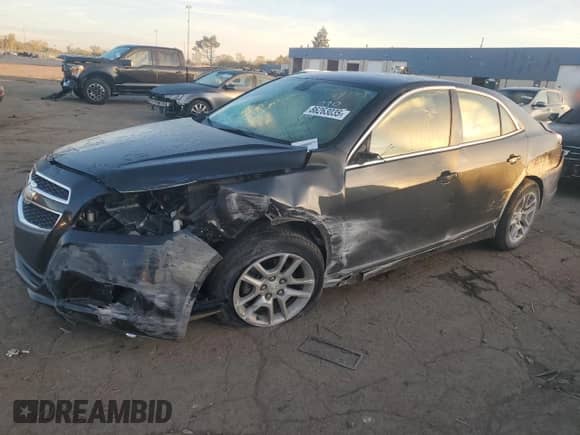 2013 Chevrolet Malibu Eco with VIN 1G11F5RR2DF121030, listed as a Copart auction lot 86263035 with 172,617 mi miles and Clean title. Bid and sale history available at DreamBid. Image 1.