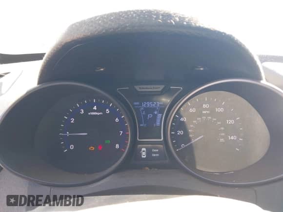 2013 Hyundai Veloster Turbo z VIN KMHTC6AE5DU111316, wystawiony jako IAAI lot #42958535 z przebiegiem 129 523 mil mil oraz . Historia ofert i sprzedaży dostępna na DreamBid. Obrazek 7.