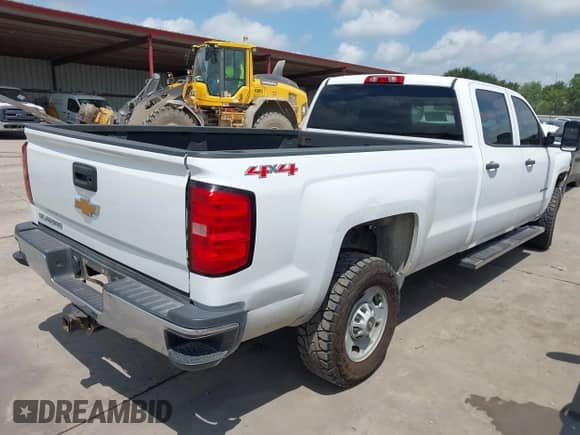 2015 Chevrolet Silverado 2500HD Work Truck z VIN 1GC1KUEG2FF175111, wystawiony jako IAAI lot #42463097 z przebiegiem 245 542 mil mil oraz . Historia ofert i sprzedaży dostępna na DreamBid. Obrazek 4.