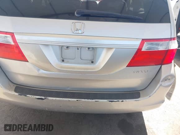 2005 Honda Odyssey EX с VIN 5FNRL38495B416810, выставлен на аукционе IAAI как лот 43412581 с пробегом 282 714 миль миль и . История ставок и продаж доступна на DreamBid. Изображение 20.