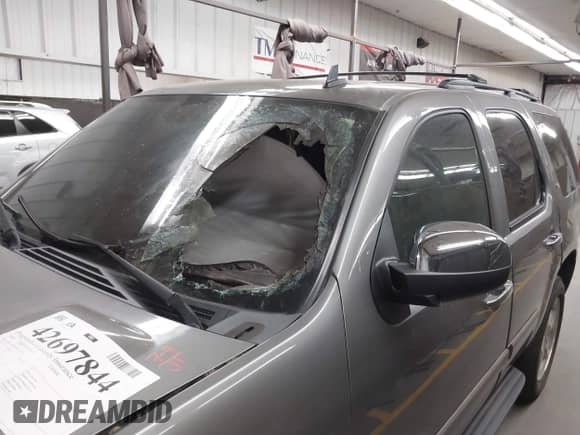 2008 Chevrolet Tahoe LTZ с VIN 1GNFK13098J132631, выставлен на аукционе IAAI как лот 42697844 с пробегом Не указан миль и . История ставок и продаж доступна на DreamBid. Изображение 6.