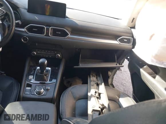 2024 Mazda CX-5 S Preferred z VIN JM3KFBCL4R0498135, wystawiony jako IAAI lot #43051029 z przebiegiem 17 232 mil mil oraz . Historia ofert i sprzedaży dostępna na DreamBid. Obrazek 5.