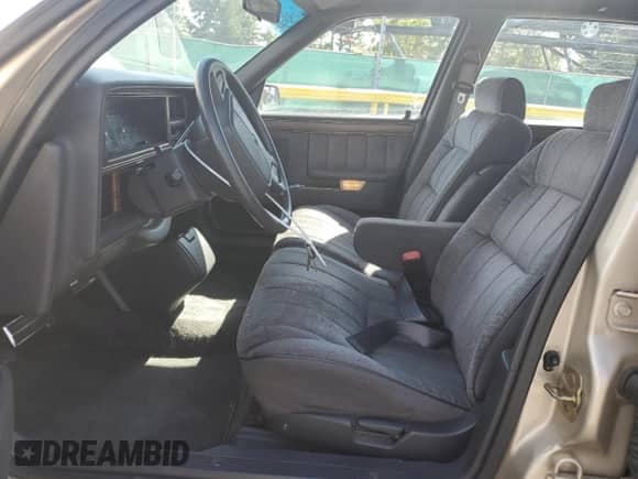 1993 Dodge Dynasty LE with VIN 1B3XC56R4PD186204, listed as a Copart auction lot 84626705 with 130,345 mi miles and Clean title. Bid and sale history available at DreamBid. Image 7.