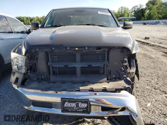 2021 Ram 1500 Tradesman z VIN 1C6RR6FG0MS504019, wystawiony jako Copart lot #57855385 z przebiegiem 111 527 mil mil oraz Szkoda całkowita • Salvage title. Historia ofert i sprzedaży dostępna na DreamBid. Obrazek 5.