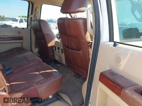 2011 Ford F-250 XL z VIN 1FT7W2BT3BEB53266, wystawiony jako IAAI lot #43318800 z przebiegiem 355 732 mil mil oraz . Historia ofert i sprzedaży dostępna na DreamBid. Obrazek 8.