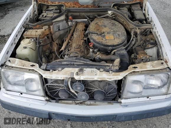 1990 Mercedes-Benz 300 E with VIN WDBEA30D6LB280621, listed as a Copart auction lot 81055225 with 117,575 mi miles and Clean title. Bid and sale history available at DreamBid. Image 11.