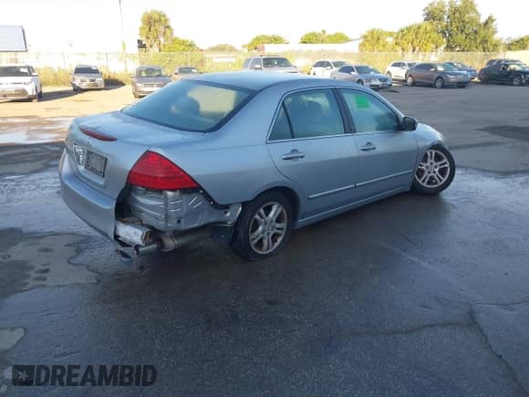 2007 Honda Accord EX with VIN 1HGCM56777A176018, listed as a IAAI auction lot 43479368 with 144,964 mi miles and . Bid and sale history available at DreamBid. Image 4.
