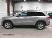 2017 Jeep Grand Cherokee 75th Anniversary z VIN 1C4RJFAGXHC749157, wystawiony jako IAAI lot #42017204 z przebiegiem 119 523 mil mil oraz . Historia ofert i sprzedaży dostępna na DreamBid. Obrazek 14.