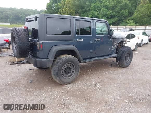 2008 Jeep Wrangler Unlimited X z VIN 1J4GA39198L509436, wystawiony jako IAAI lot #42688885 z przebiegiem Nie podano mil oraz . Historia ofert i sprzedaży dostępna na DreamBid. Obrazek 4.
