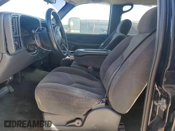 2007 Chevrolet Silverado 1500 LS с VIN 2GCEC13V071103556, выставлен на аукционе Copart как лот 85480544 с пробегом 177 573 миль миль и Чистый • Clean title. История ставок и продаж доступна на DreamBid. Изображение 7.