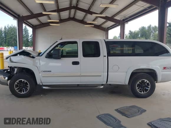 2003 Chevrolet Silverado 1500 LS with VIN 2GCEK19T231374413, listed as a IAAI auction lot 42884243 with 214,947 mi miles and . Bid and sale history available at DreamBid. Image 15.