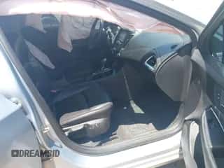 2017 Chevrolet Cruze Premier z VIN 1G1BF5SM2H7162339, wystawiony jako IAAI lot #42439096 z przebiegiem 151 708 mil mil oraz . Historia ofert i sprzedaży dostępna na DreamBid. Obrazek 5.