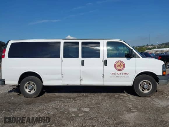 2015 Chevrolet Express Passenger LT with VIN 1GAZG1FG9F1203428, listed as a IAAI auction lot 43134659 with 181,087 mi miles and . Bid and sale history available at DreamBid. Image 13.