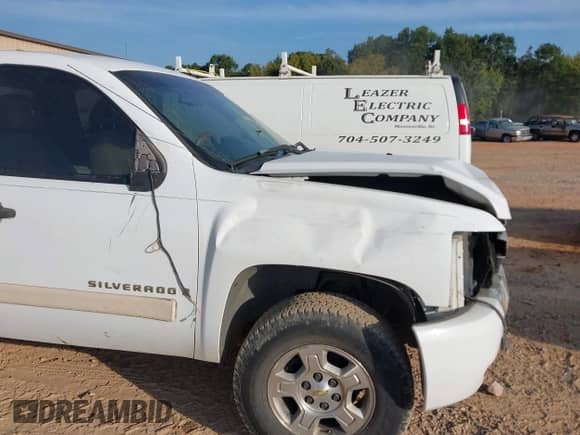 2007 Chevrolet Silverado 1500 1LT z VIN 2GCEK19J071578793, wystawiony jako IAAI lot #43270614 z przebiegiem 289 070 mil mil oraz . Historia ofert i sprzedaży dostępna na DreamBid. Obrazek 18.