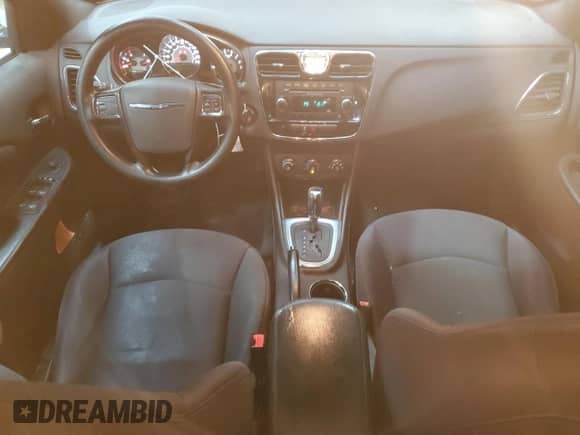 2014 Chrysler 200 LX with VIN 1C3CCBAB9EN229372, listed as a Copart auction lot 81278015 with 326,360 mi miles and Clean title. Bid and sale history available at DreamBid. Image 8.