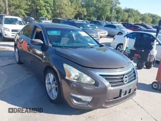 2015 Nissan Altima S z VIN 1N4AL3AP4FC182341, wystawiony jako IAAI lot #43305481 z przebiegiem 204 827 mil mil oraz . Historia ofert i sprzedaży dostępna na DreamBid. Obrazek 1.